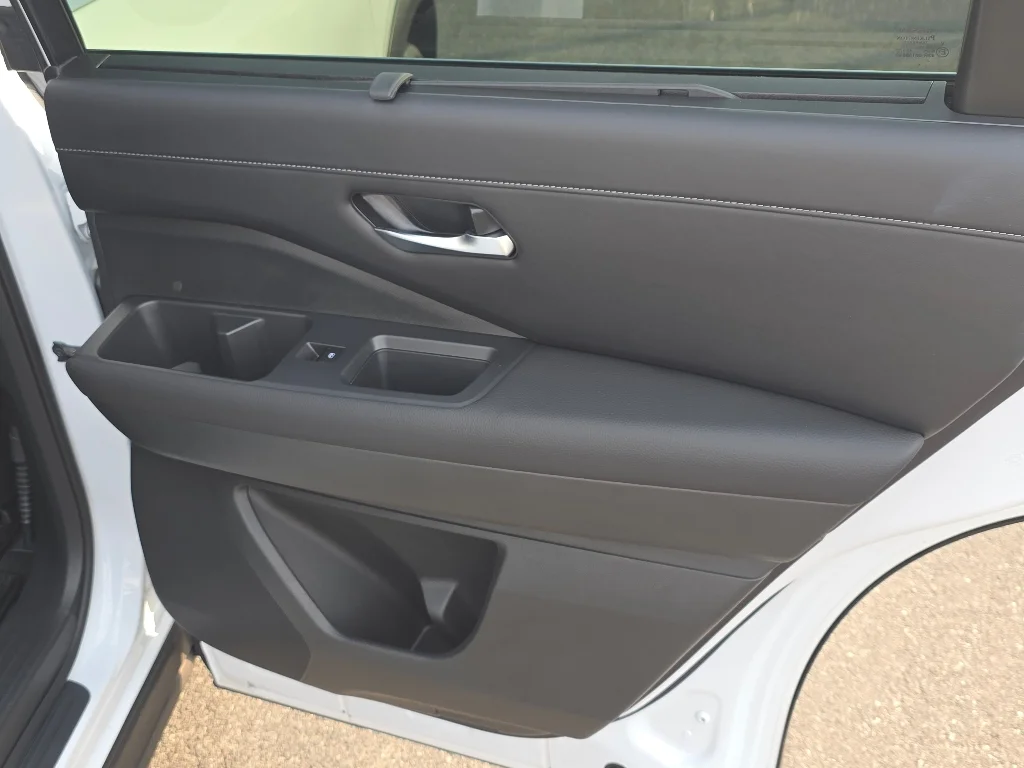 Used 2025 White Nissan SL image 23