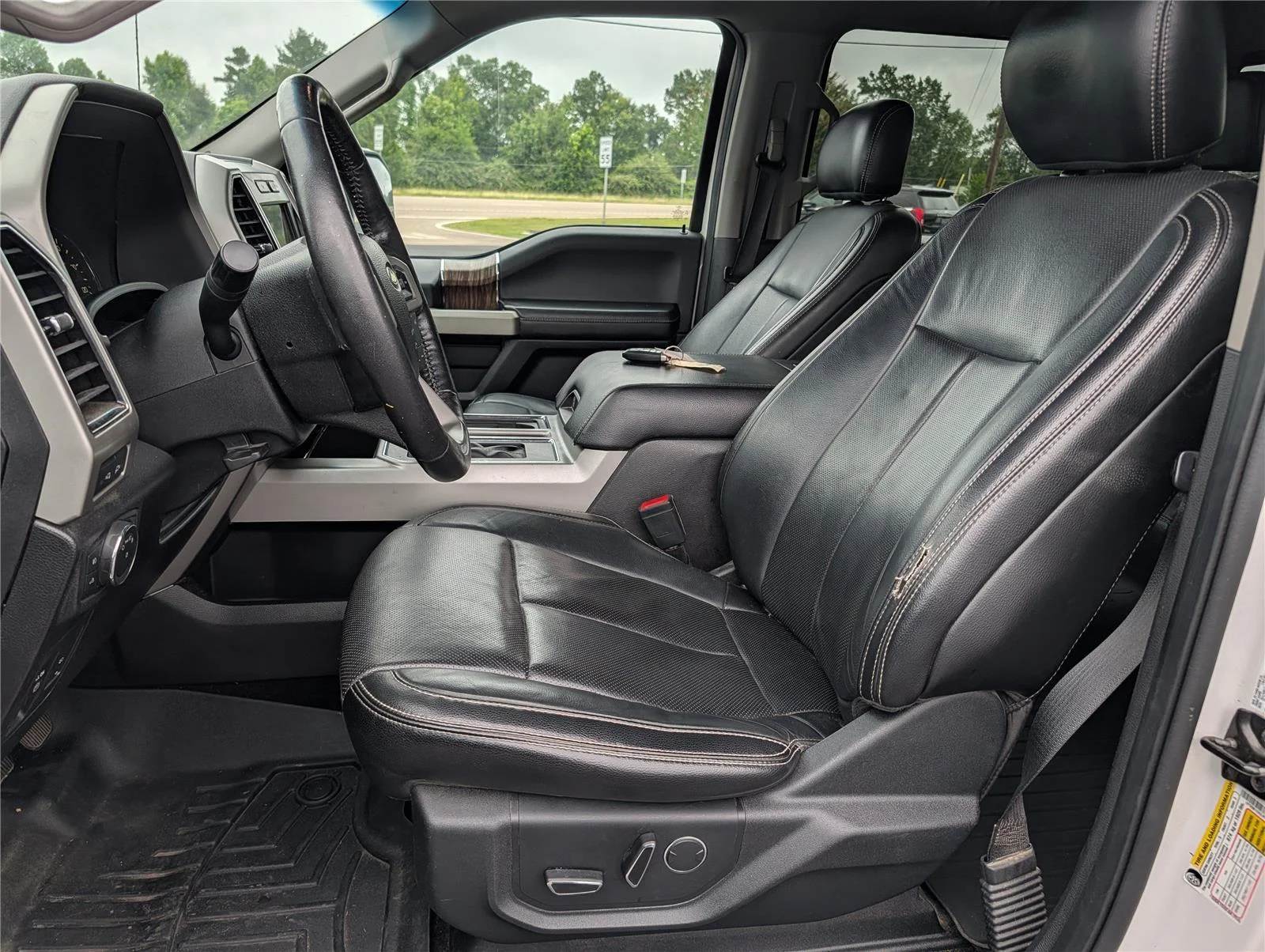 Used 2018 White Platinum Metallic Tri-Coat Ford King-Ranch SuperCrew 5.5-ft. 2WD image 11