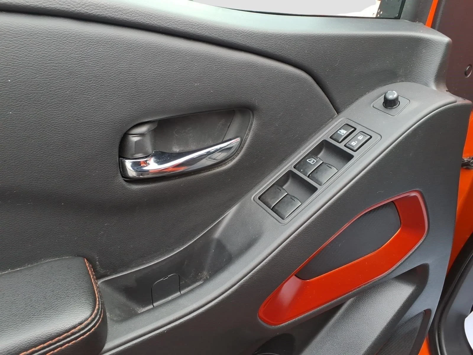 Used 2025 Afterburn Orange Ecg Nissan PRO-4X image 13