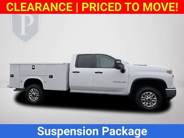 New 2025 Summit White Chevrolet WT image 4