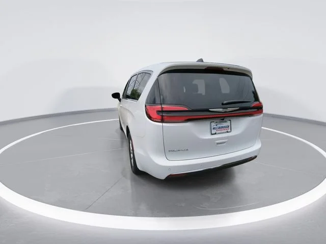 2026 Chrysler Pacifica Select - Photo 6