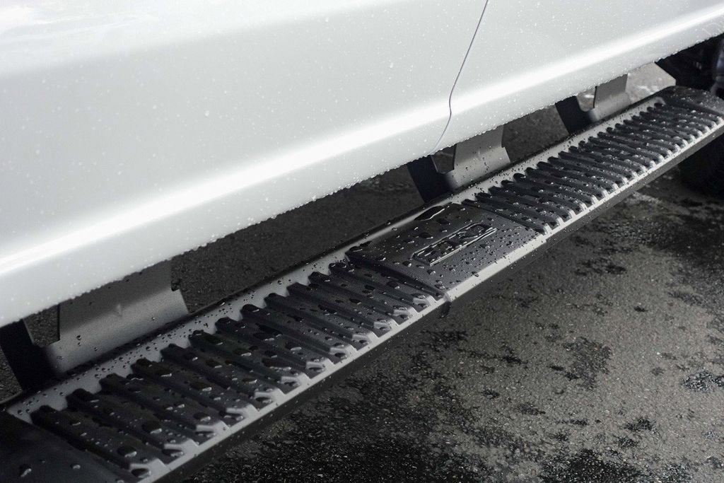 New 2026 Oxford White Ford F-250® XLT image 7