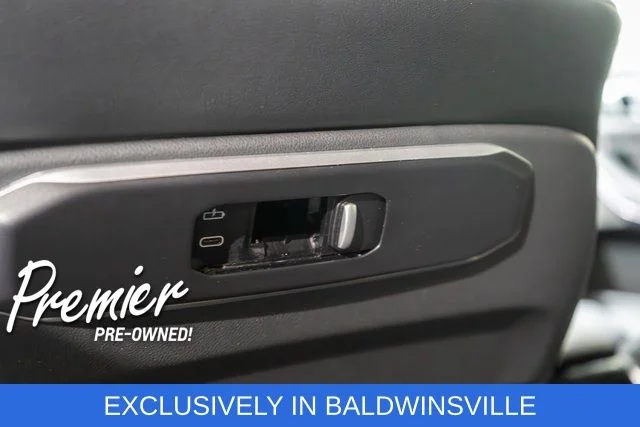 Used 2026 White BMW sDrive40i image 18