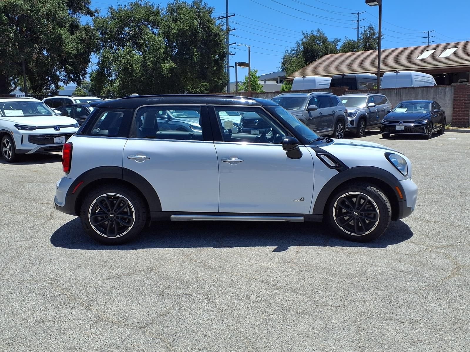 Used 2016 White MINI Base image 3