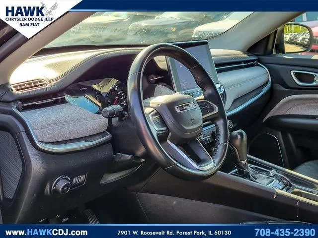 Used 2022 Gray Jeep Latitude Lux image 9