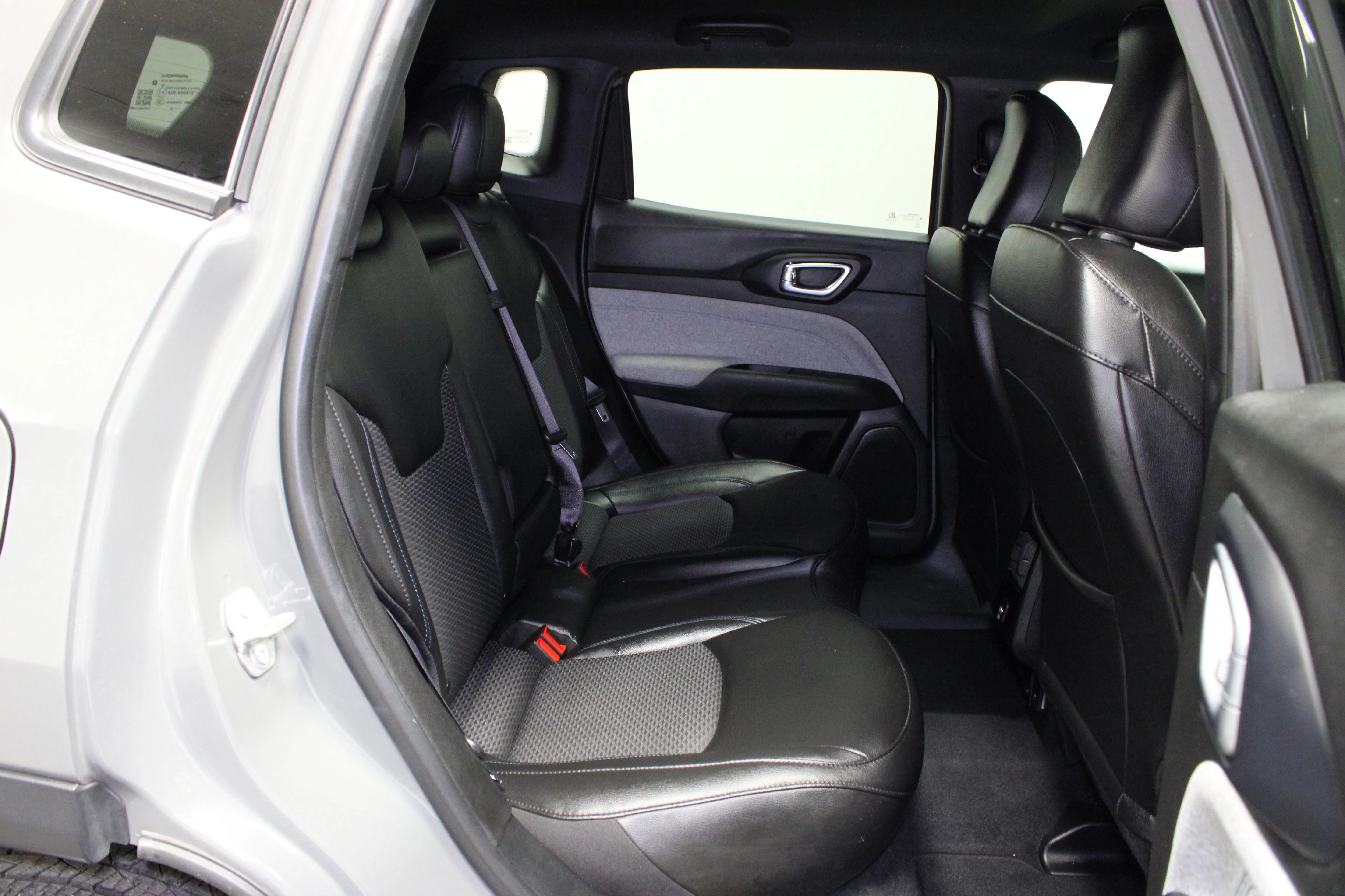 Used 2024 Sting-Gray Clearcoat Jeep Latitude image 16