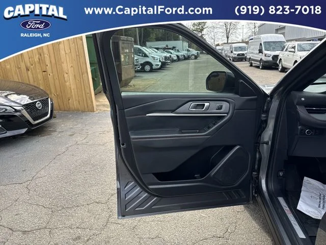 Used 2025 Gray Ford ST-Line image 19