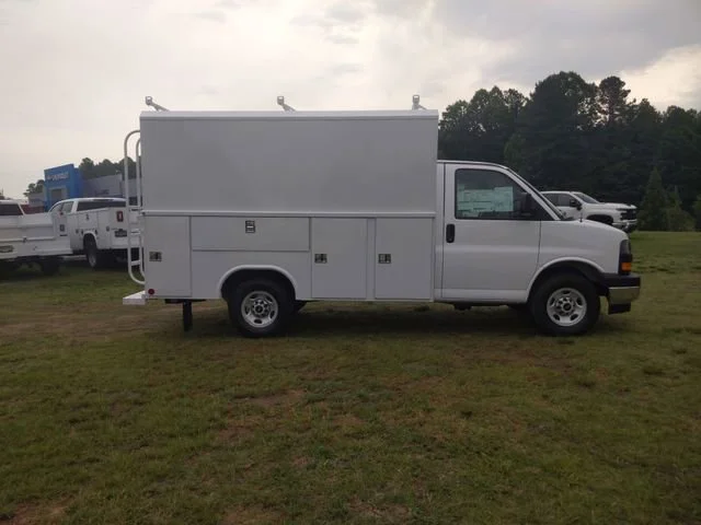 New 2025 Summit White GMC 1WT image 10