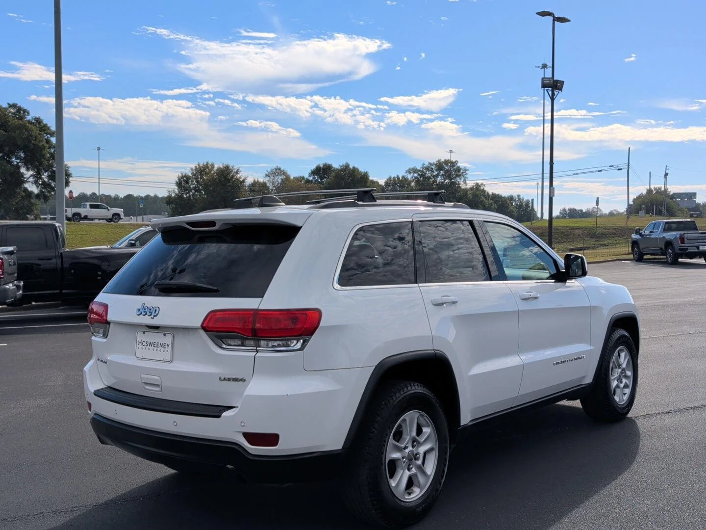 Used 2016 White Jeep Laredo image 5