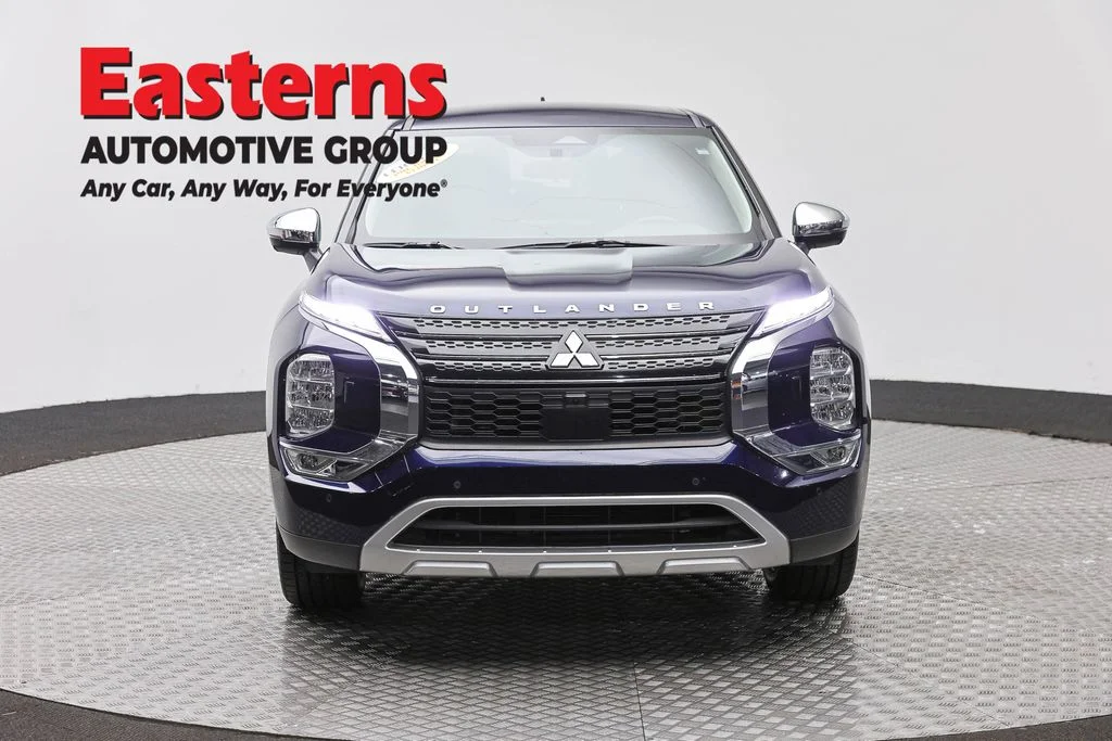 Used 2023 Blue Mitsubishi SE image 2