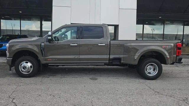 New 2026 Marsh Gray Ford Platinum DRW 4WD image 26
