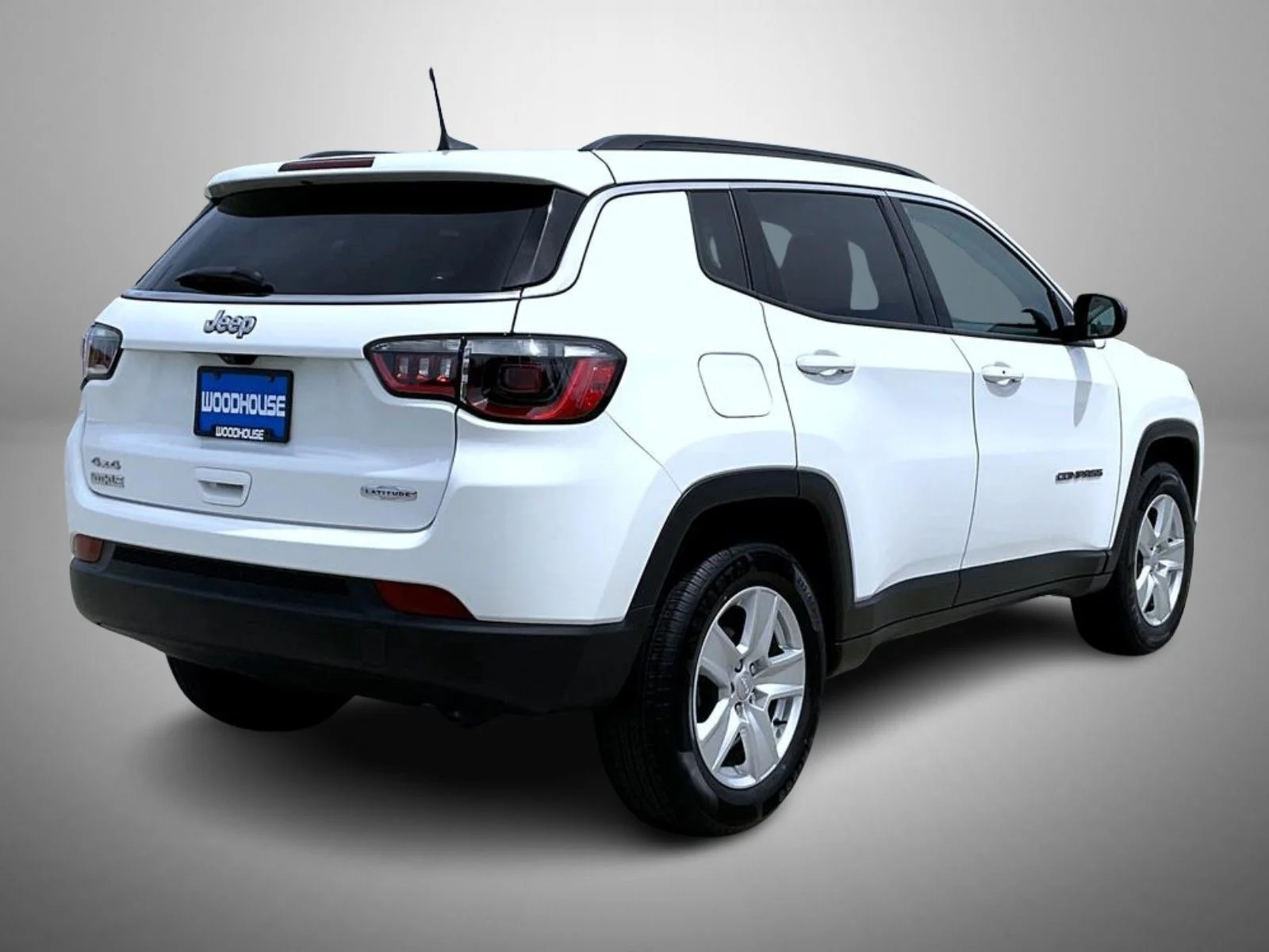 Used 2022 White Jeep Latitude image 5