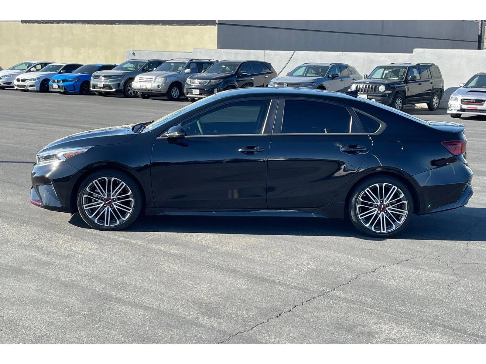 Used 2022 Aurora Black Kia GT image 2