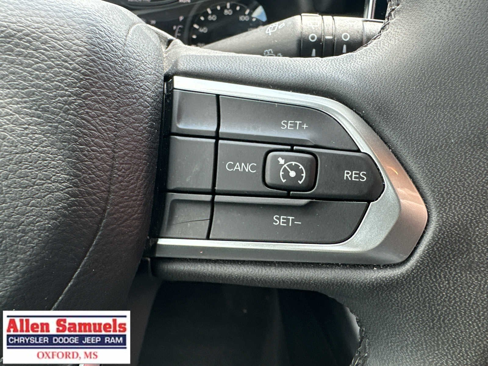 Used 2024 Sting-Gray Clearcoat Jeep Latitude image 20