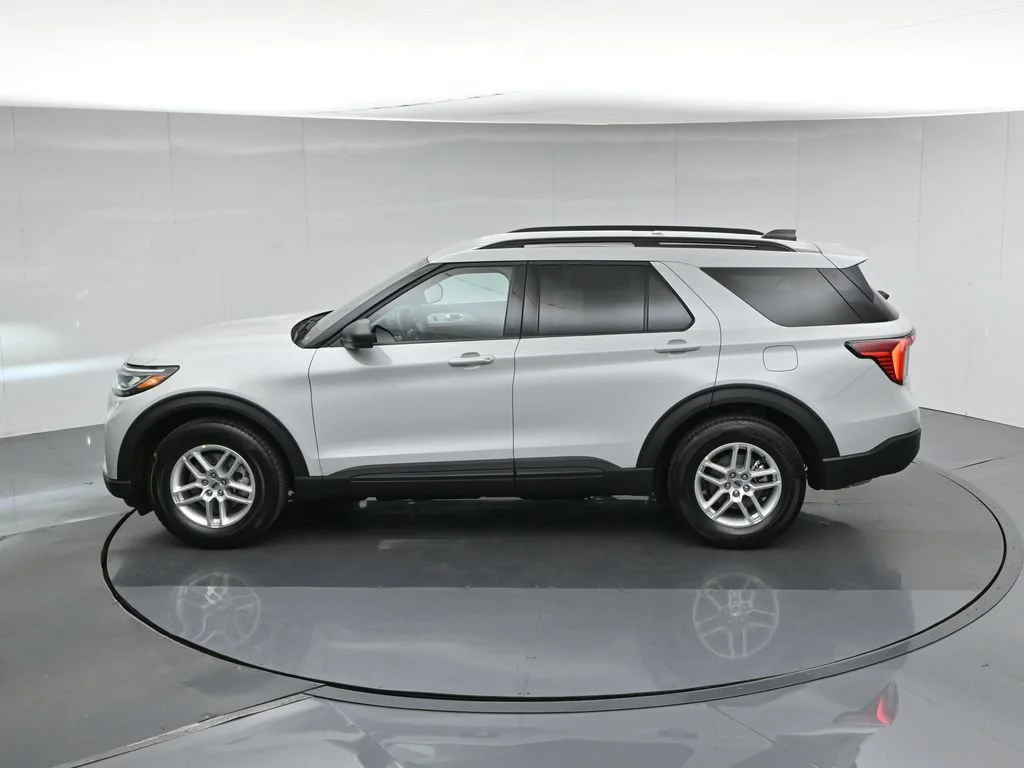 New 2027 Avalanche Gray Ford Active image 40