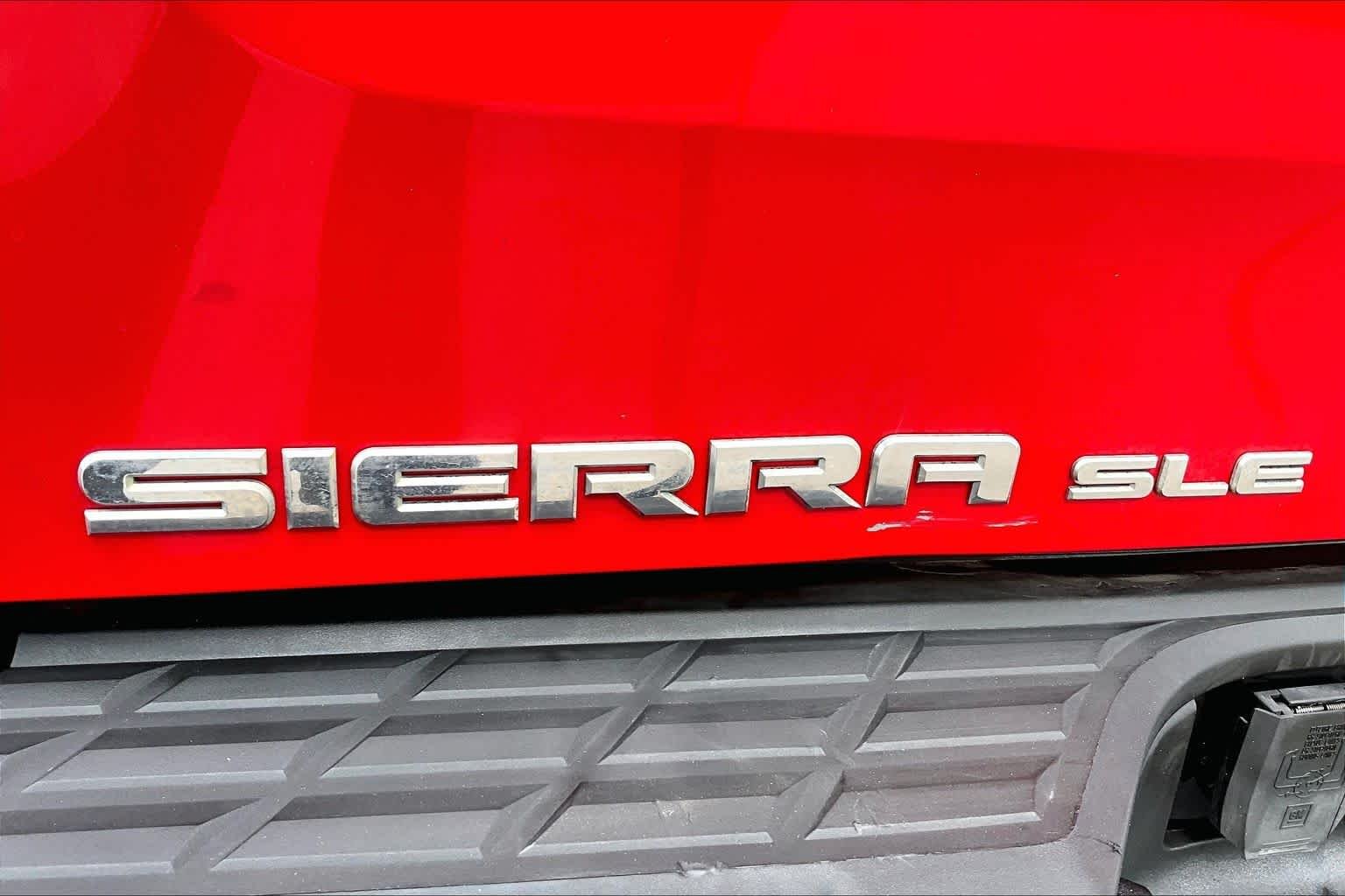 Used 2013 Fire Red GMC SLE image 9