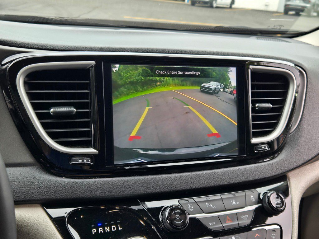 2024 Chrysler Pacifica Touring L - Photo 26