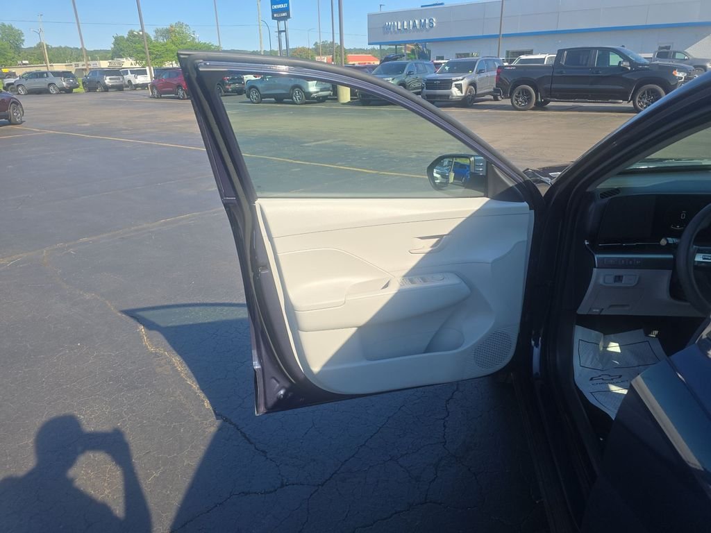 Used 2024 Denim Blue Pearl Hyundai SE image 17