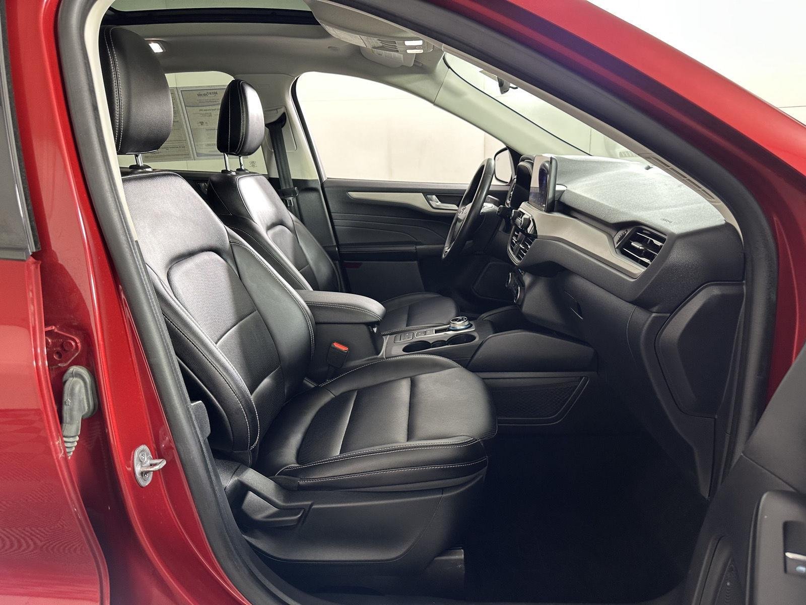 Used 2022 Rapid Red Metallic Tinted Clearcoat Ford SEL image 34