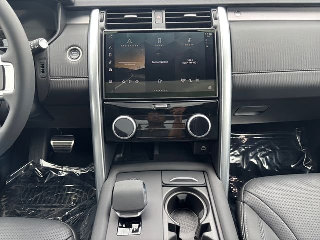 Used 2025 Blue Land Rover Dynamic SE image 15