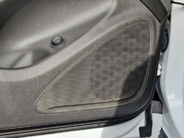 Used 2020 White Buick Essence image 12