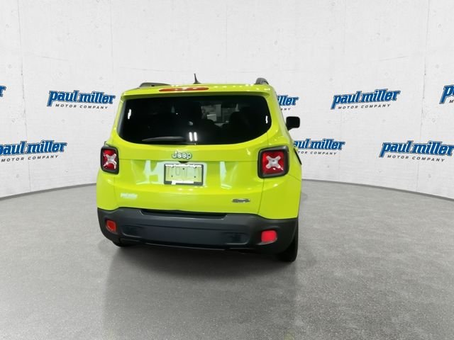 Used 2017 Hypergreen Clearcoat Jeep Latitude image 10