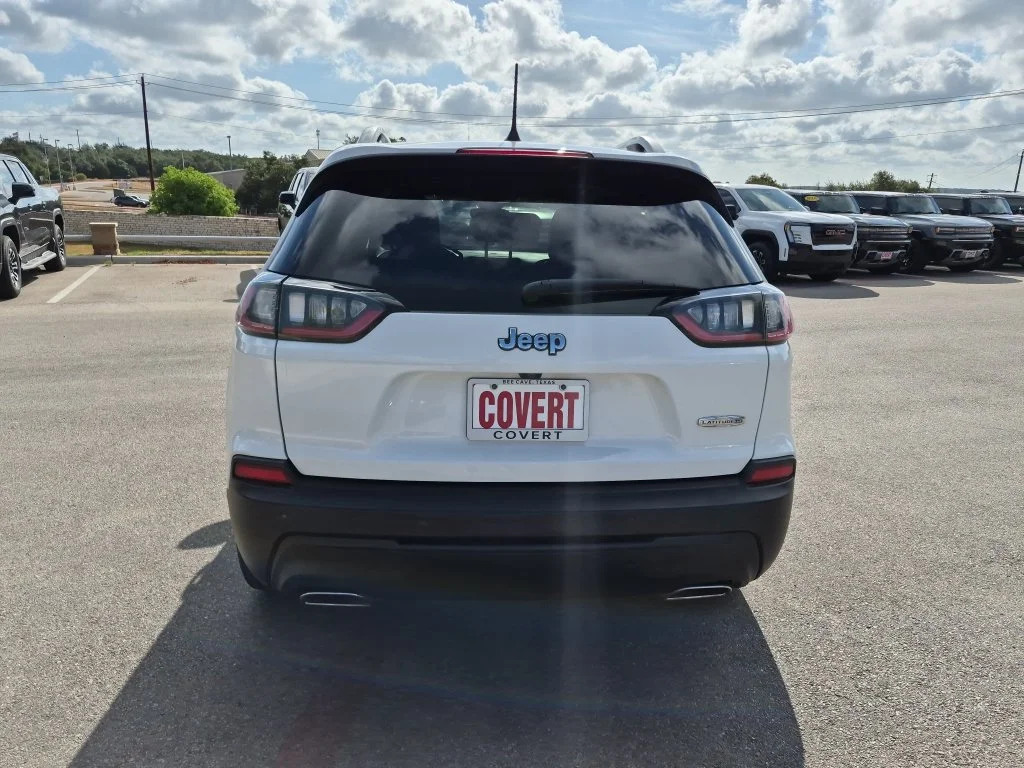Used 2021 White Jeep Latitude Lux image 8