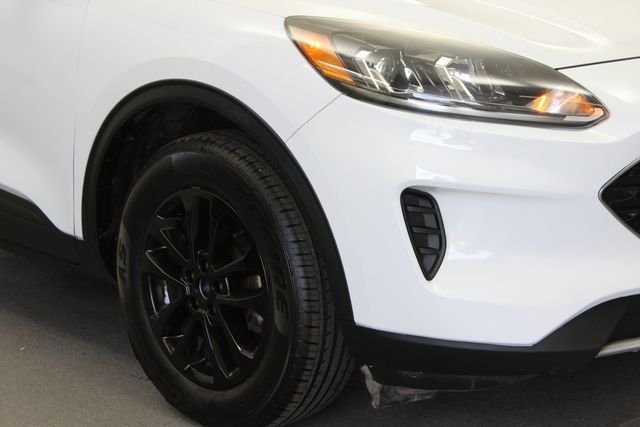 Used 2021 White Ford SE image 3