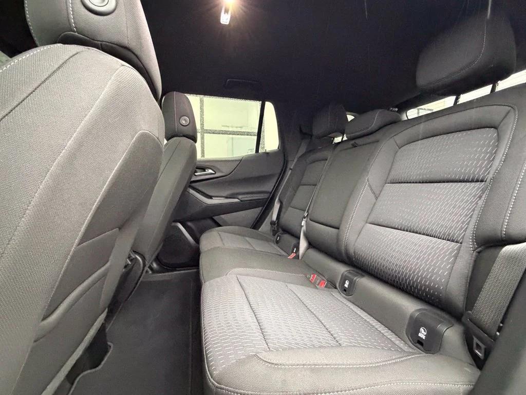 Used 2025 White Chevrolet LT image 9