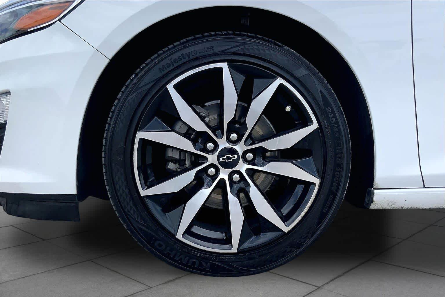 Used 2022 Summit White Chevrolet RS image 11