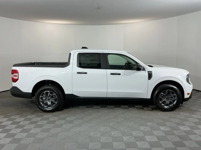New 2026 Oxford White Ford XLT image 4