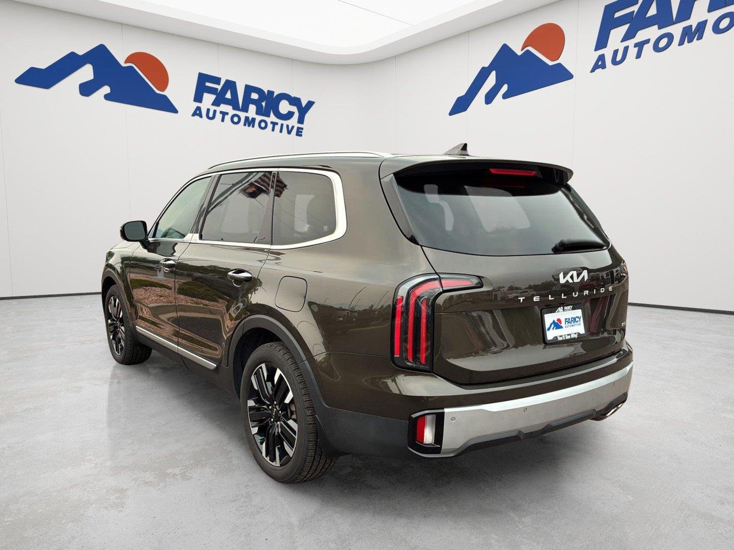 Certified Used 2024 Dark Moss Kia SX image 8