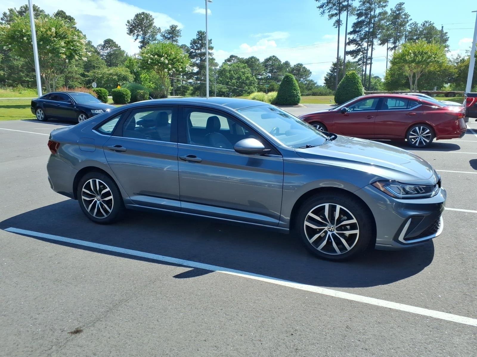 Used 2025  Volkswagen SE image 6