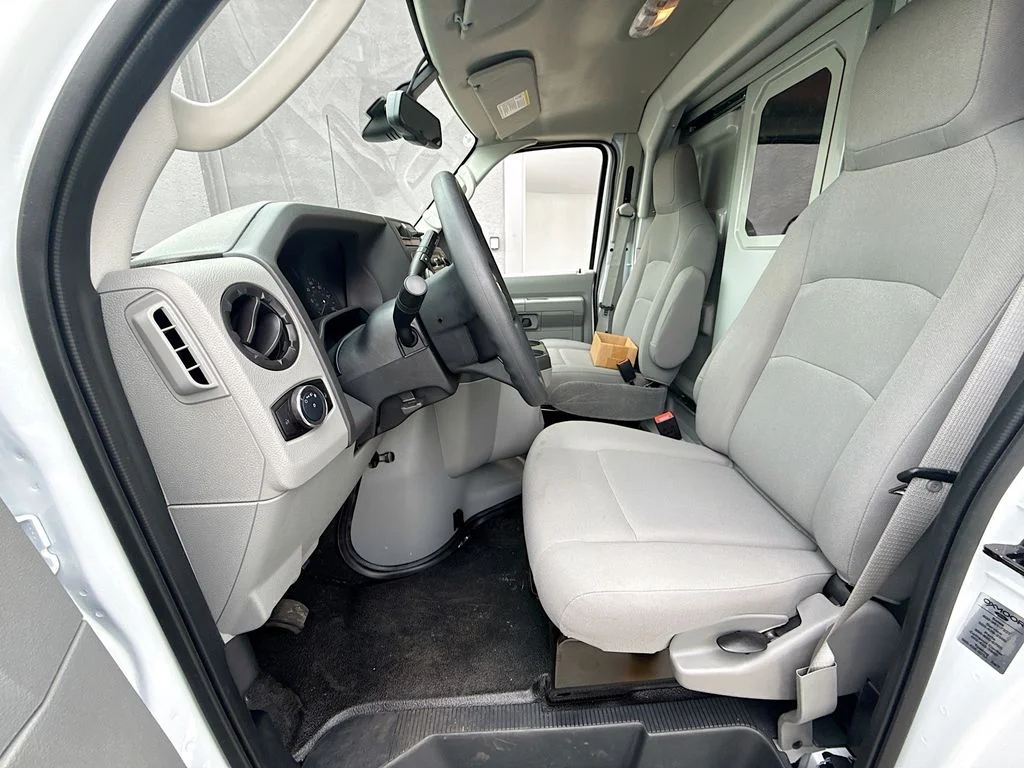 New 2026 Oxford White Ford E-350 SRW image 19