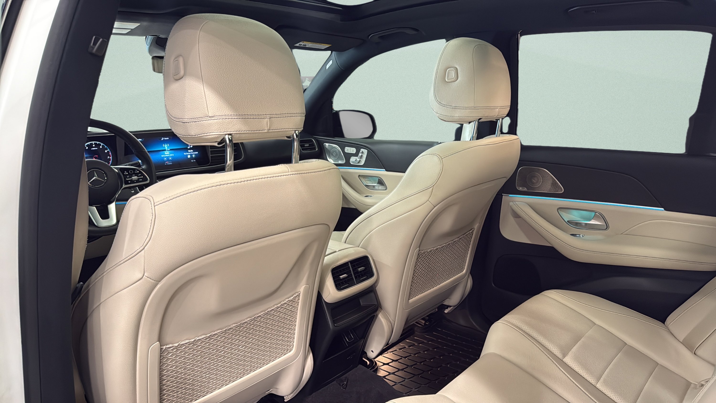 Certified Used 2023 MANUFAKTUR Diamond White Metallic Mercedes-Benz GLE 450 image 22