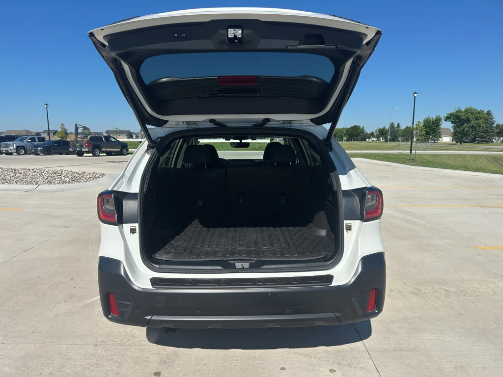 Used 2021 Crystal White Pearl Subaru Onyx Edition XT image 7