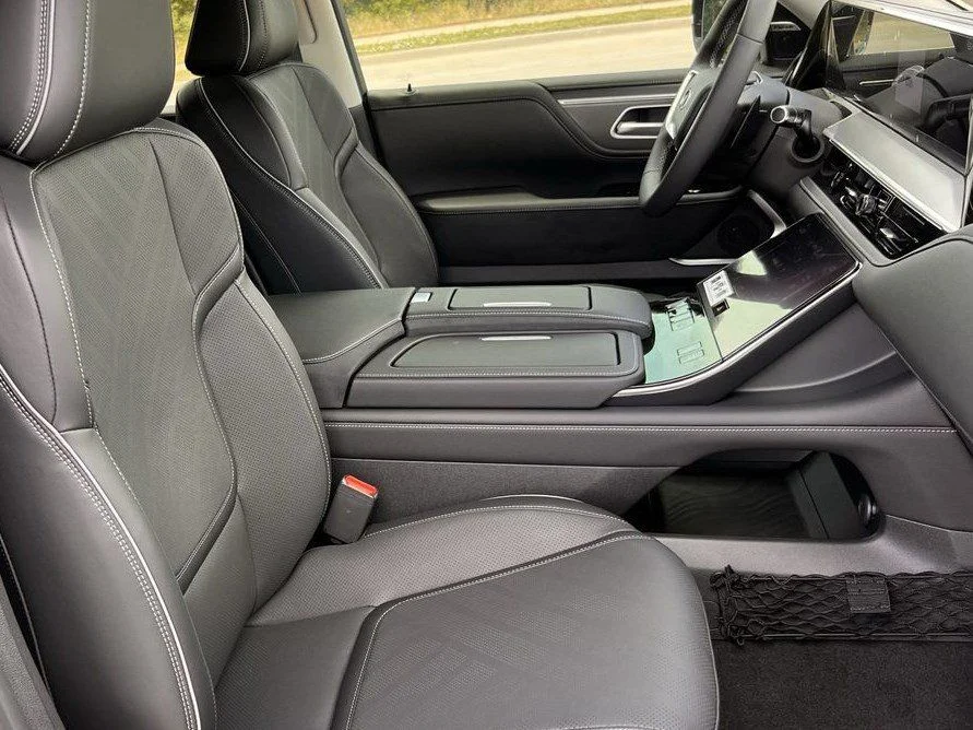 New 2027 BLACK OBSIDIAN INFINITI Luxe 2WD image 23