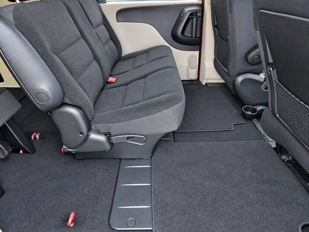 Used 2019 Octane Red Pearlcoat Dodge SE image 25