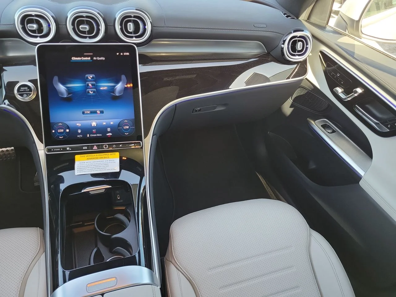 New 2027 Polar White Mercedes-Benz GLC 300 image 17