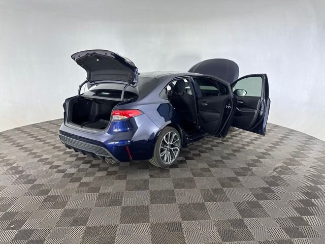 Used 2020  Toyota SE image 17