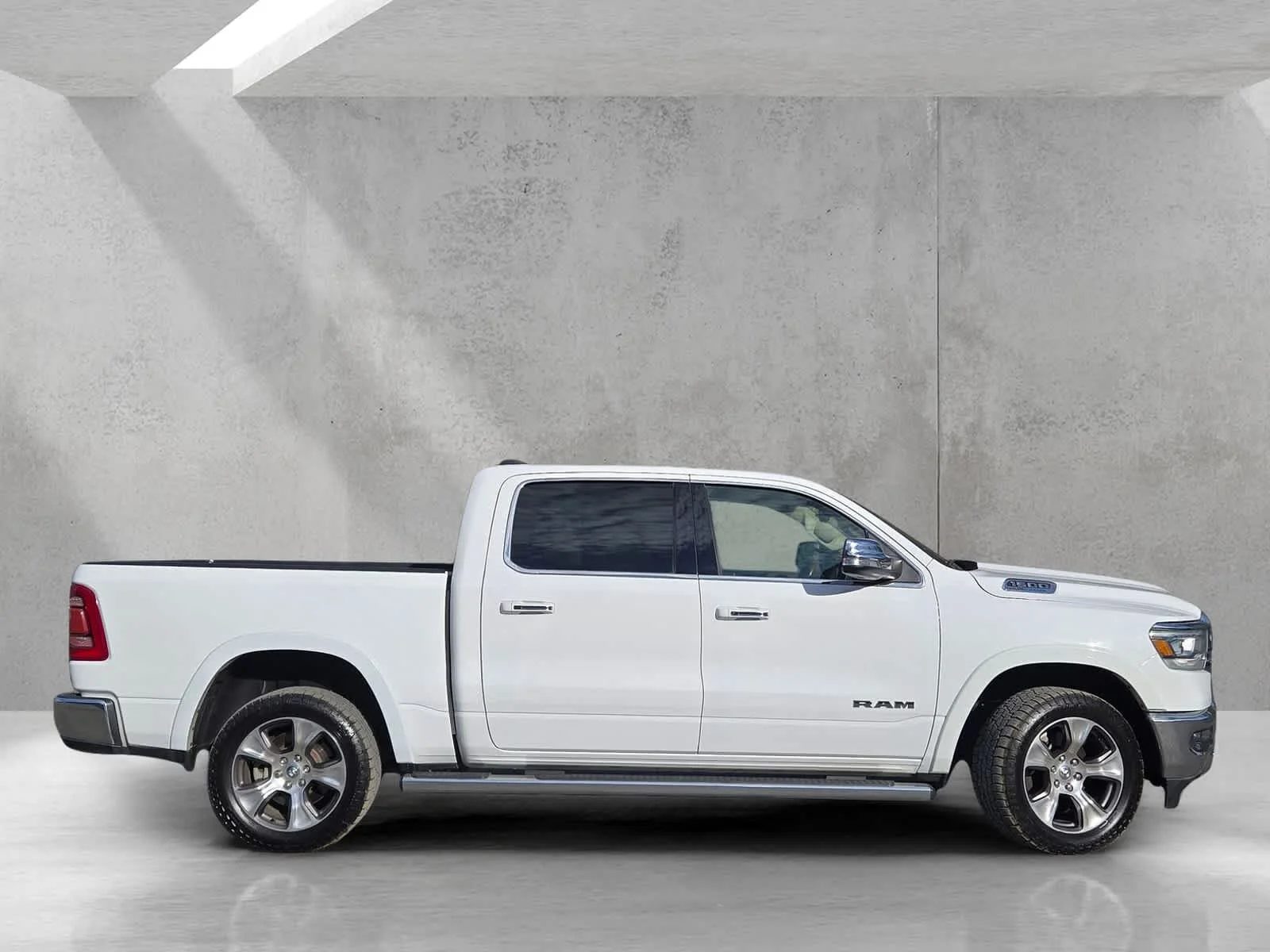 Used 2021  Ram Laramie image 3