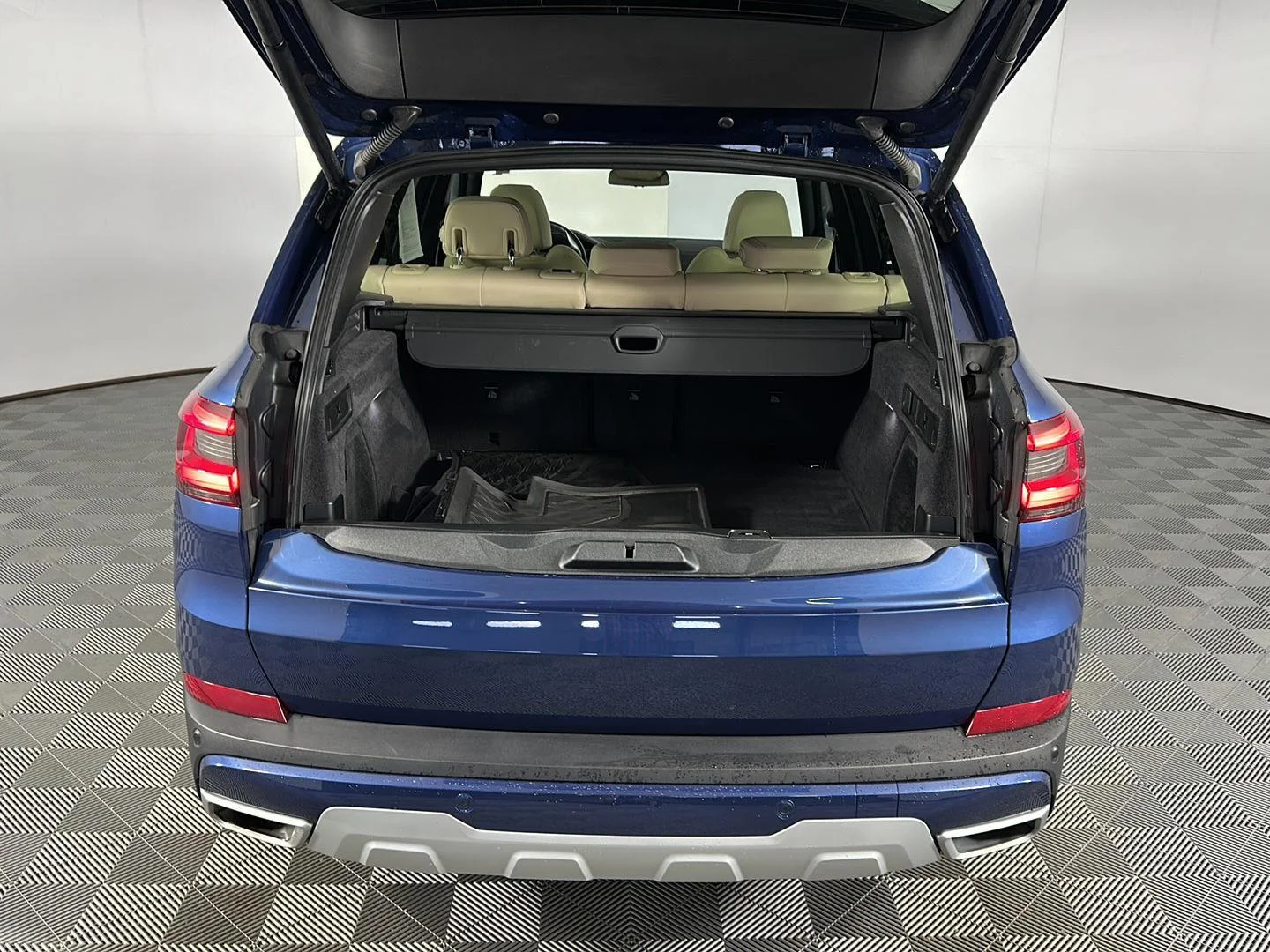 Used 2022 Phytonic Blue Metallic BMW xDrive40i image 32