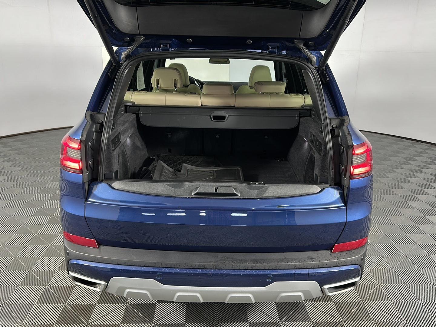 Used 2022 Phytonic Blue Metallic BMW xDrive40i image 32