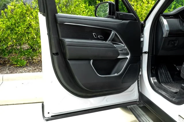 Used 2024 White Land Rover SE image 52