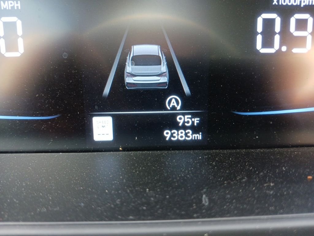 2025 Hyundai Elantra SE - Photo 23
