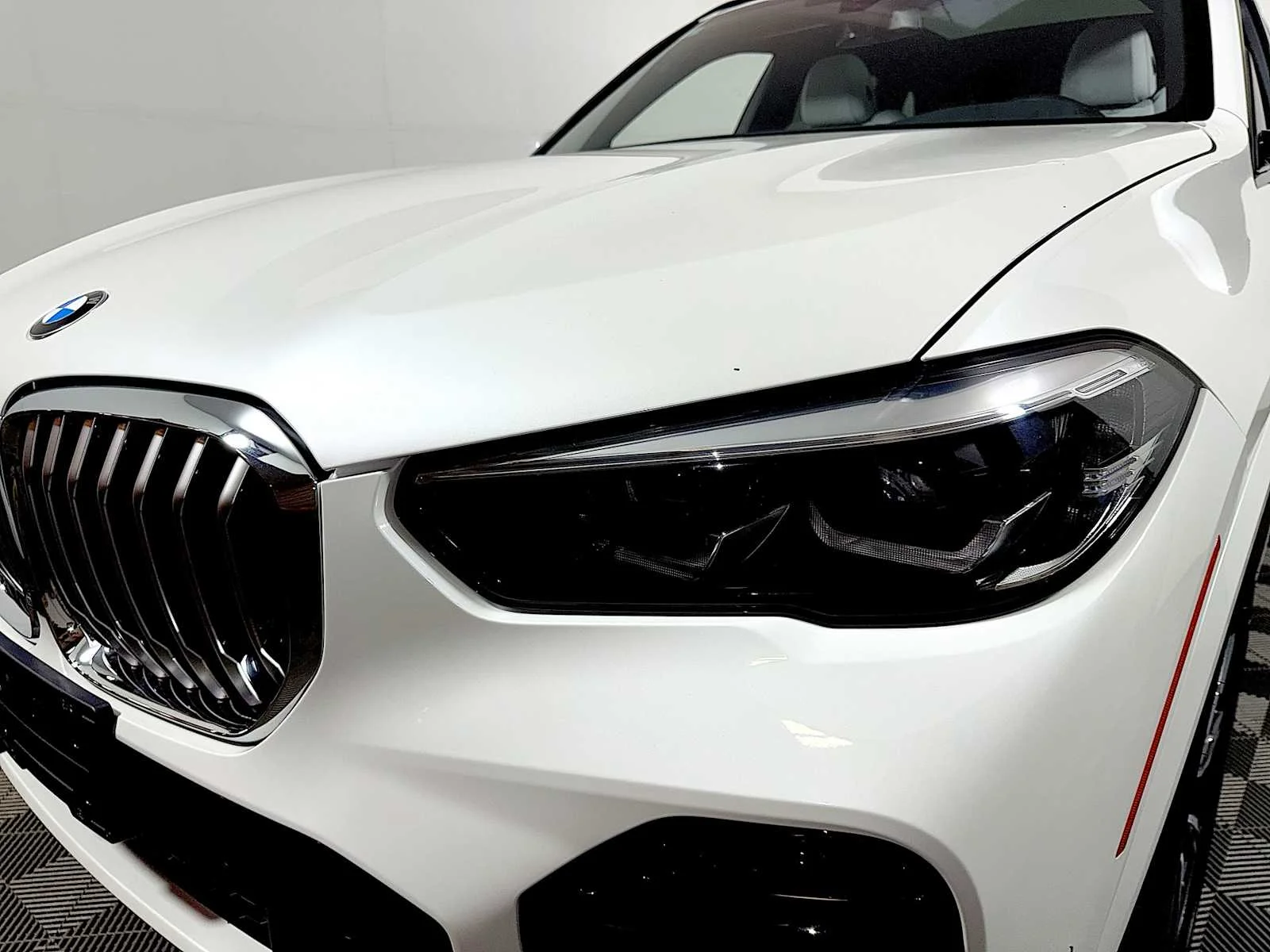 Used 2023 Mineral White Metallic BMW xDrive40i image 26