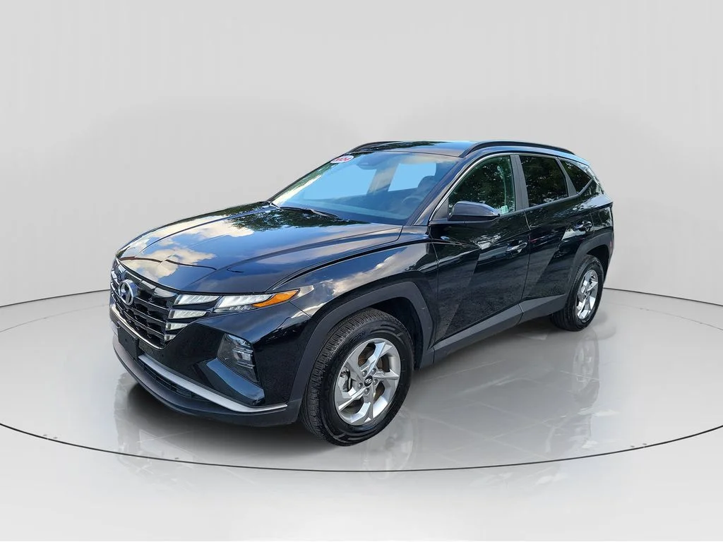Used 2024 Black Hyundai SEL image 3