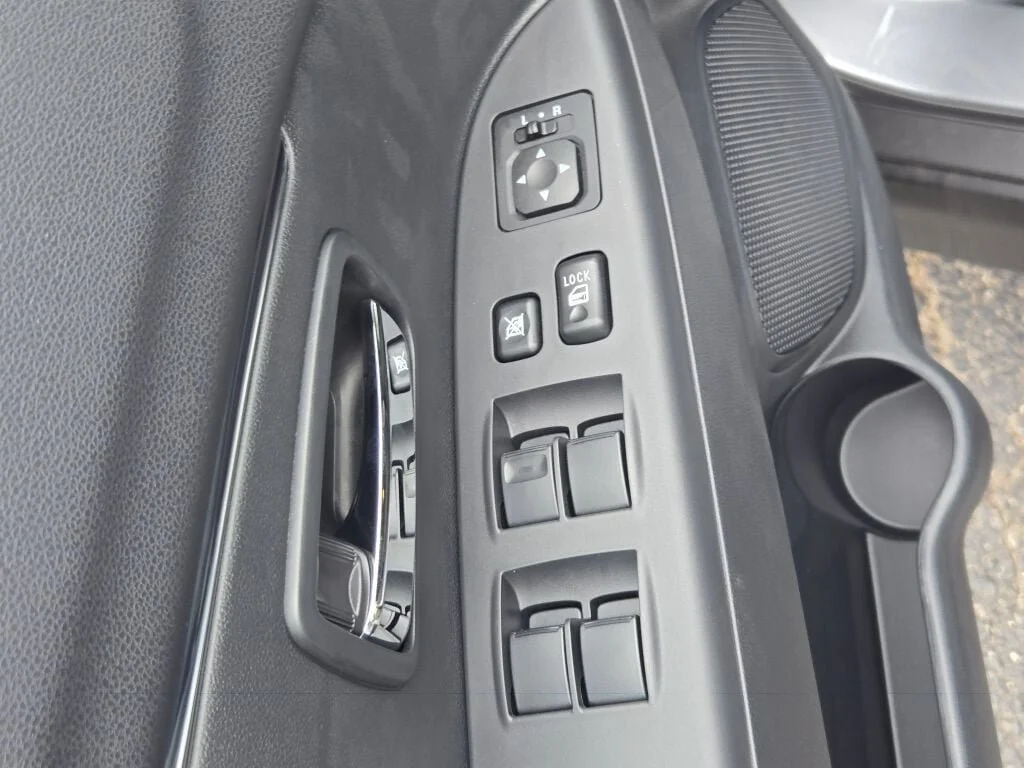New 2027 Gray Mitsubishi 2.0 ES AWC image 18