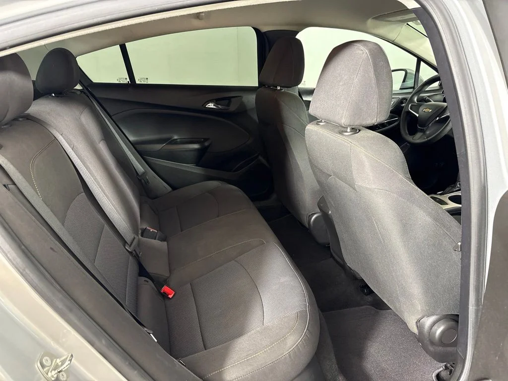 Used 2018 Silver Chevrolet LS image 18
