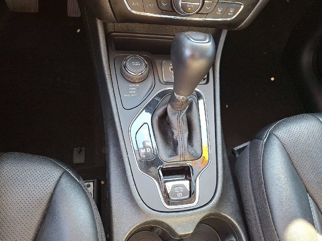 Used 2023 Gray Jeep Altitude image 16